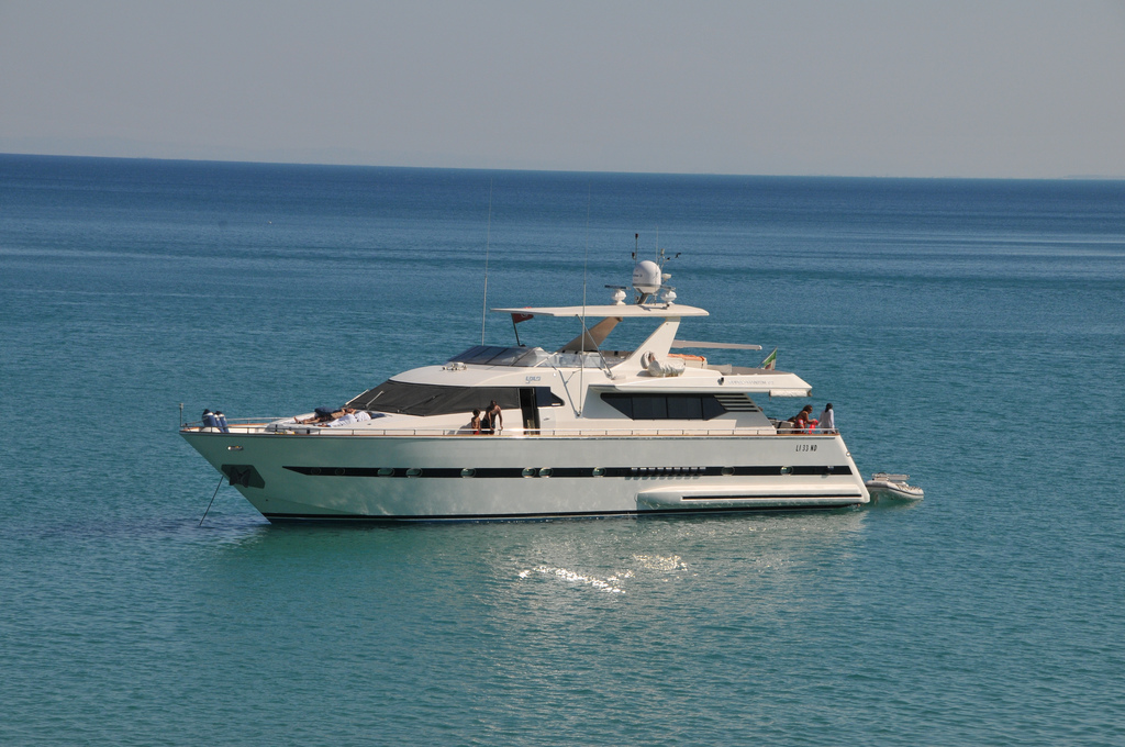 Location bateau : une activité accessible pour vos vacances ?