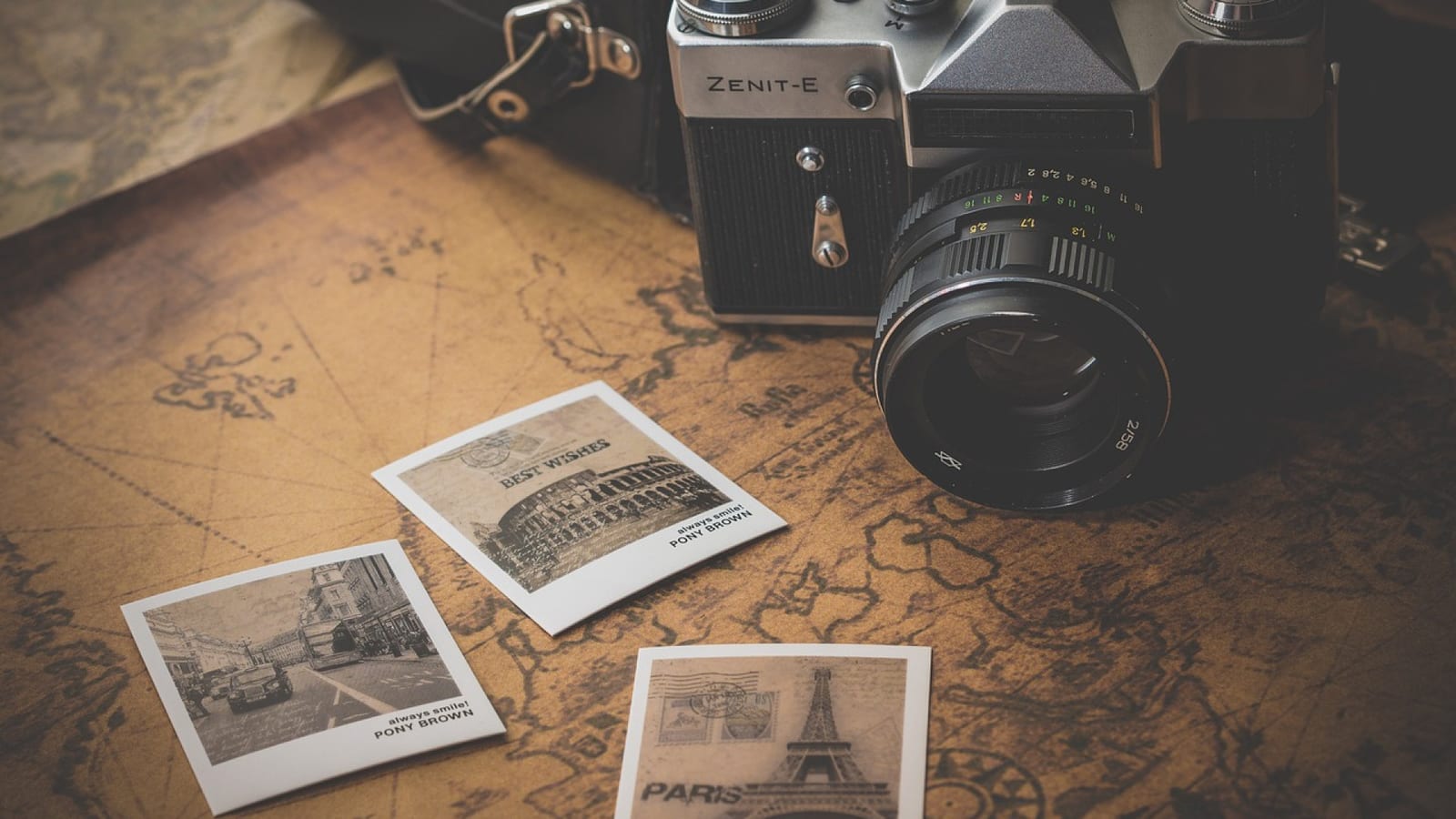 Les astuces pour intégrer vos souvenirs de vacances dans la déco