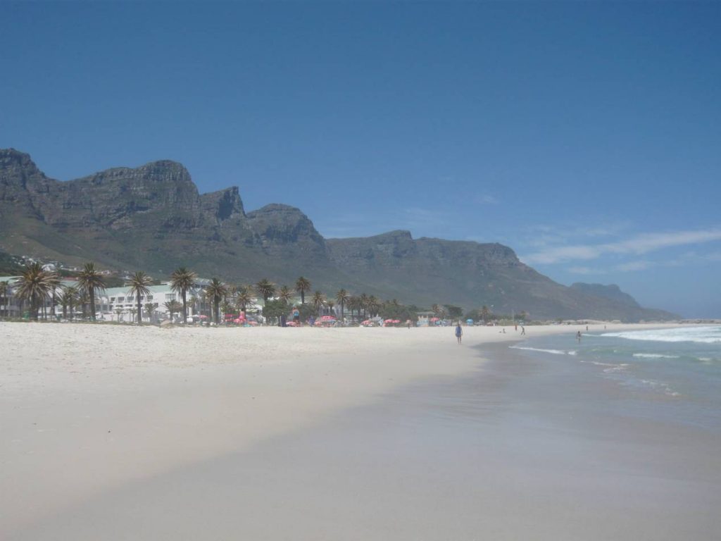 Plus_belle_plage_du_monde_Camps_Bay_Afrique du Sud