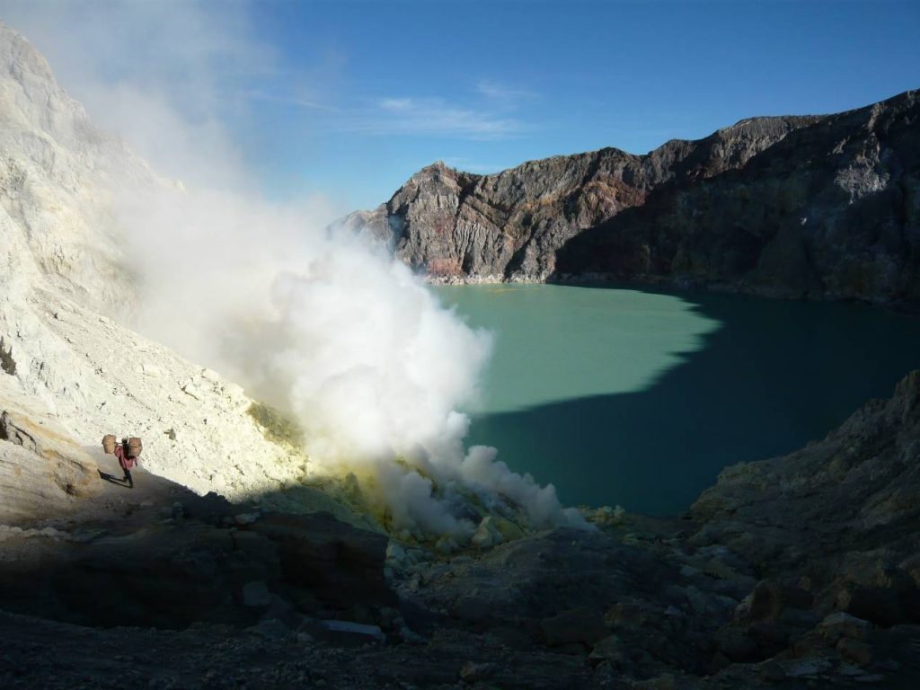 Volcans-actifs-monde-Kawah-Ijen-Indonesie