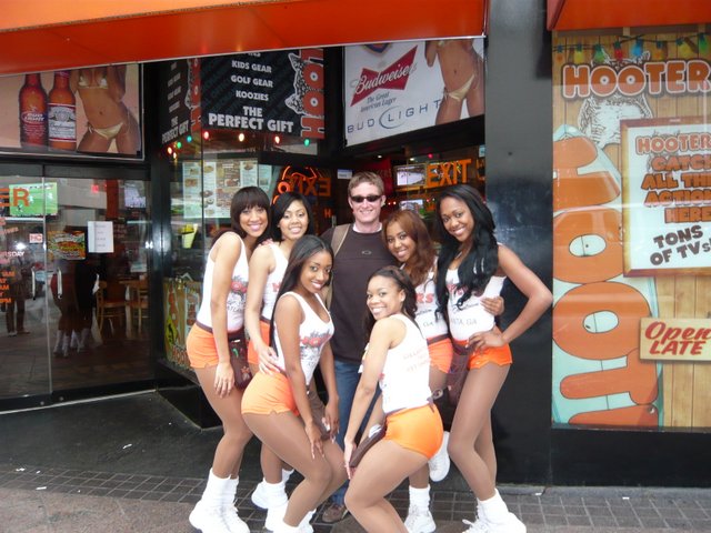 hooters atlanta