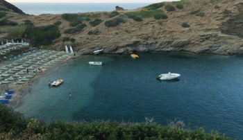 crique avec bateau