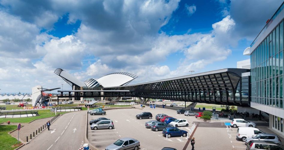 airport-2425083_1280