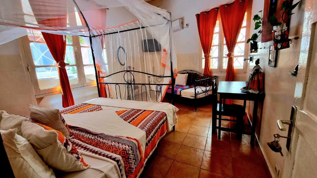 chez coumbis ile de goree chambre