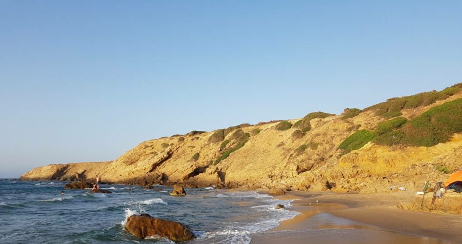 la plage du phare moustaganem